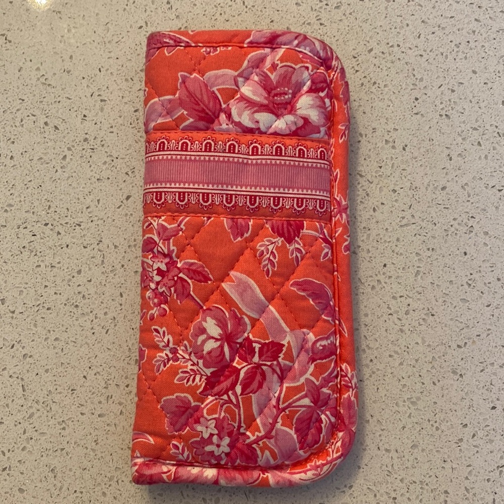 VERA BRADLEY — Sunglass Holder